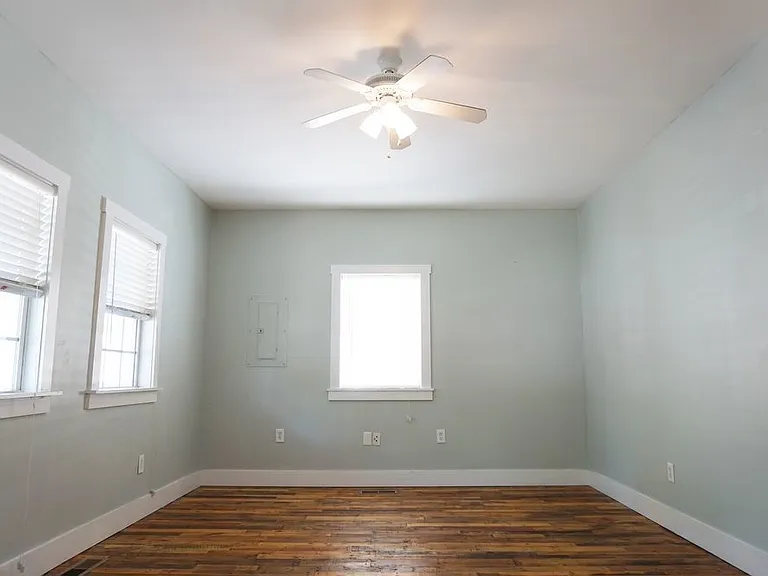 504 Brunswick St — Photo 12