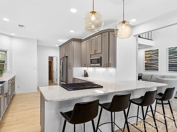 5th image of 18521 Vineyard Point Ln