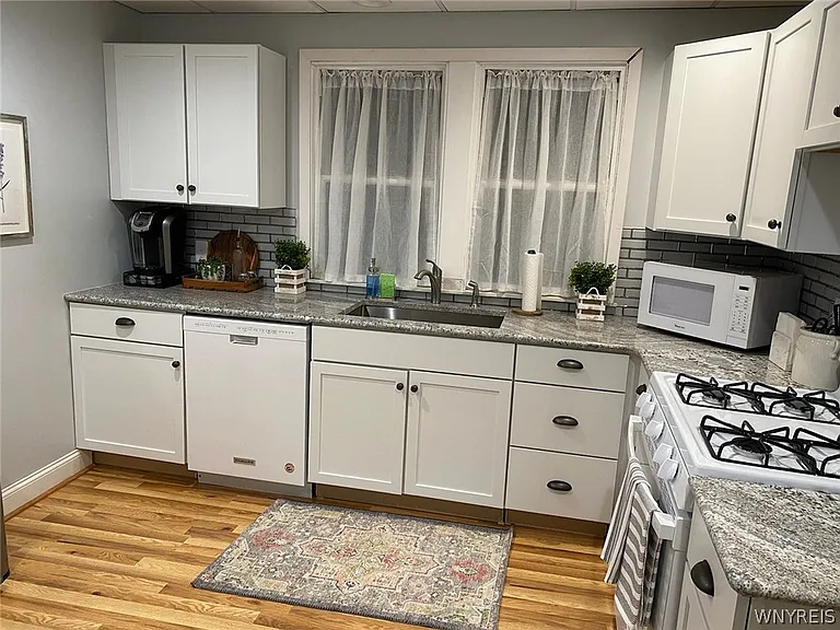 176 Saint James Pl #LOWER — Photo 7