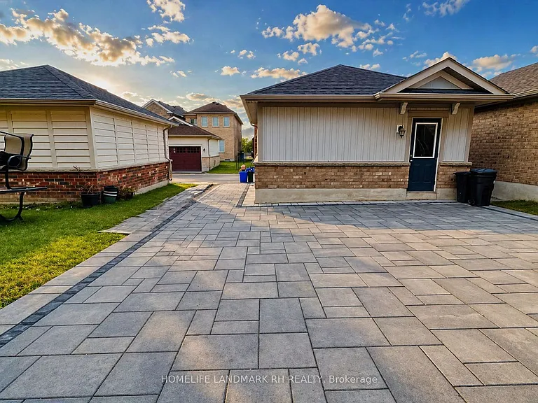 25 Clara May Ave #BASEMENT — Photo 10