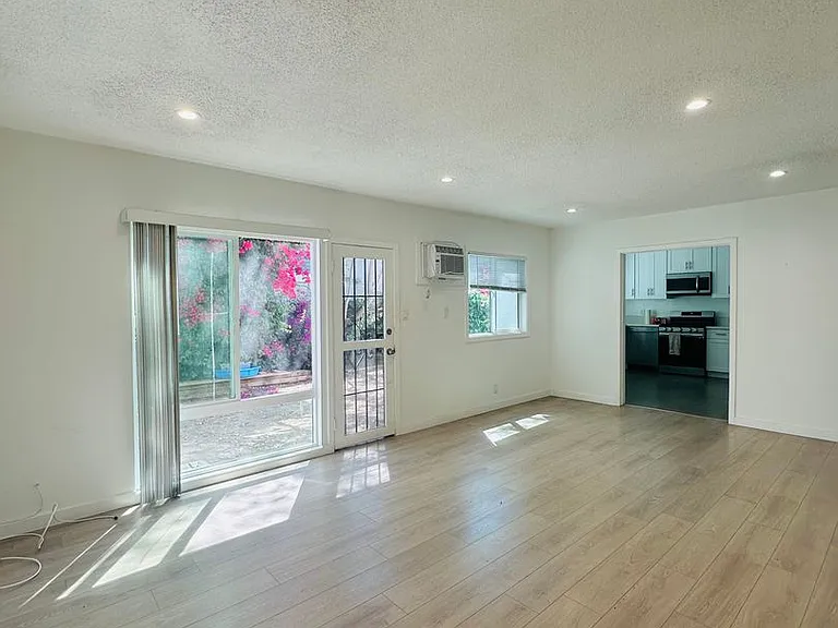 629 Hardin Drive — Photo 2