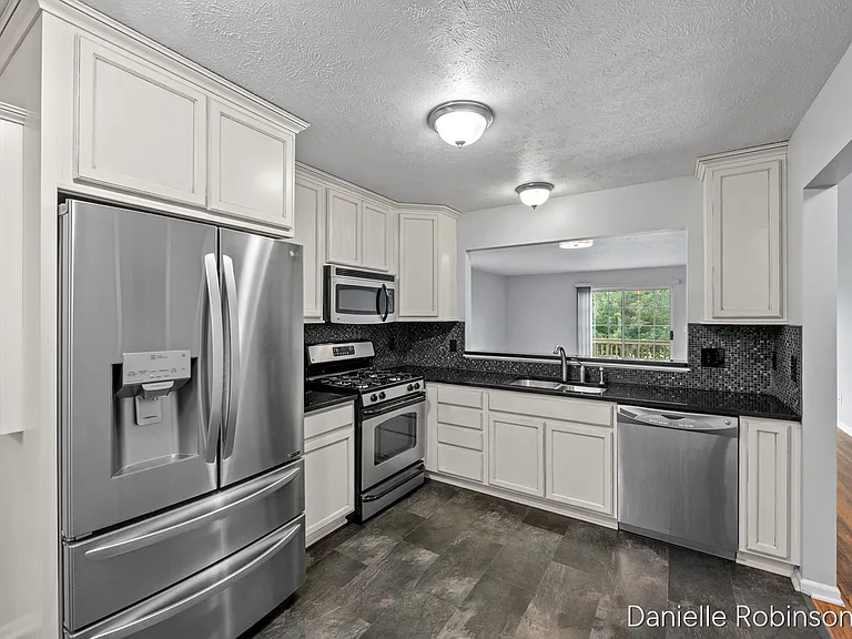 5449 Rivertown Cir SW — Photo 4