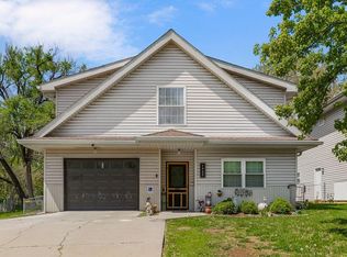 1922 W 7th St, Leavenworth, KS 66048