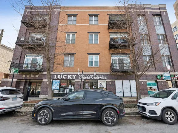 1555 W School St APT 2B, Chicago, IL 60657