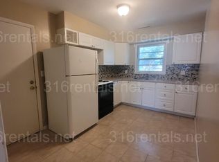 1421 Willow Rd, Newton, KS 67114