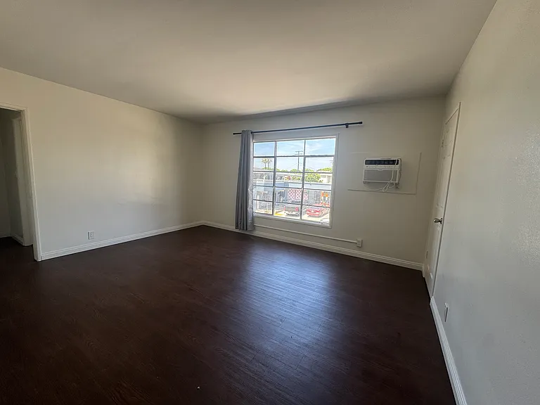 Wall ac living room