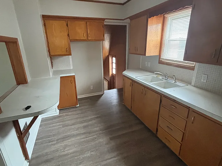 576 Bronx Dr — Photo 7