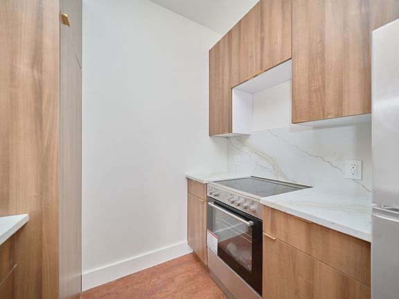 5th image of 5102 5th Ave #202