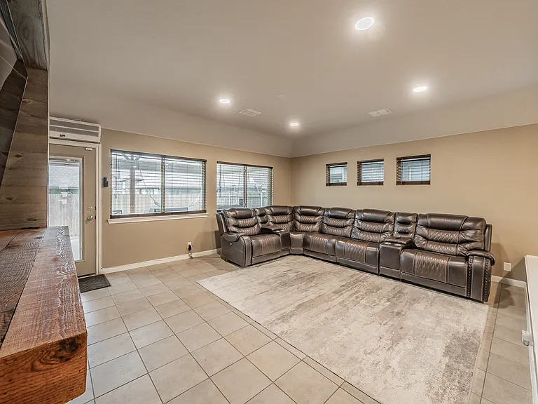 1116 Kingbird Ln — Photo 35