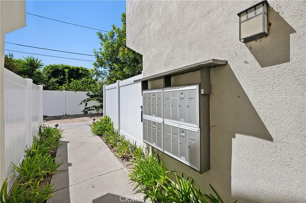 3 bed, 1343 sqft, $3,595 — Photo 3