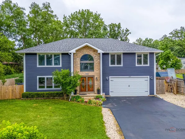 520 Quassey Ave, Lake Bluff, IL 60044