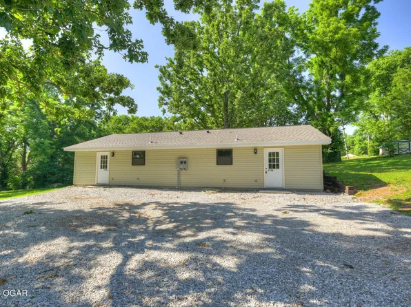 717 Benham Ave, Neosho, MO 64850