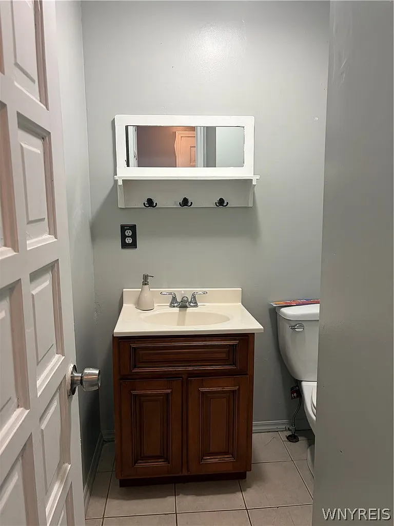3 bed, 2.0 bath, 1977 sqft, $1,950 — Photo 3