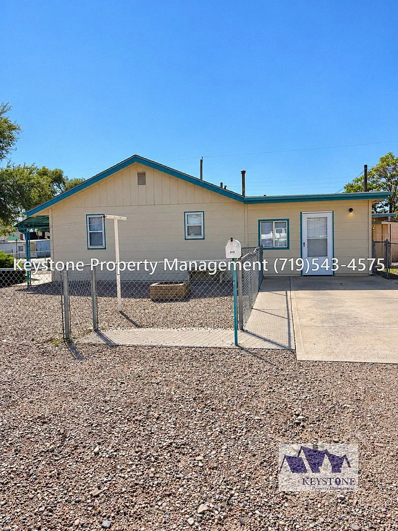 $300 Off 1st Month & App Fee Reimbursed! Spacious 3 Bed/1 Bath Home $1,150/$1,150 — Photo 1