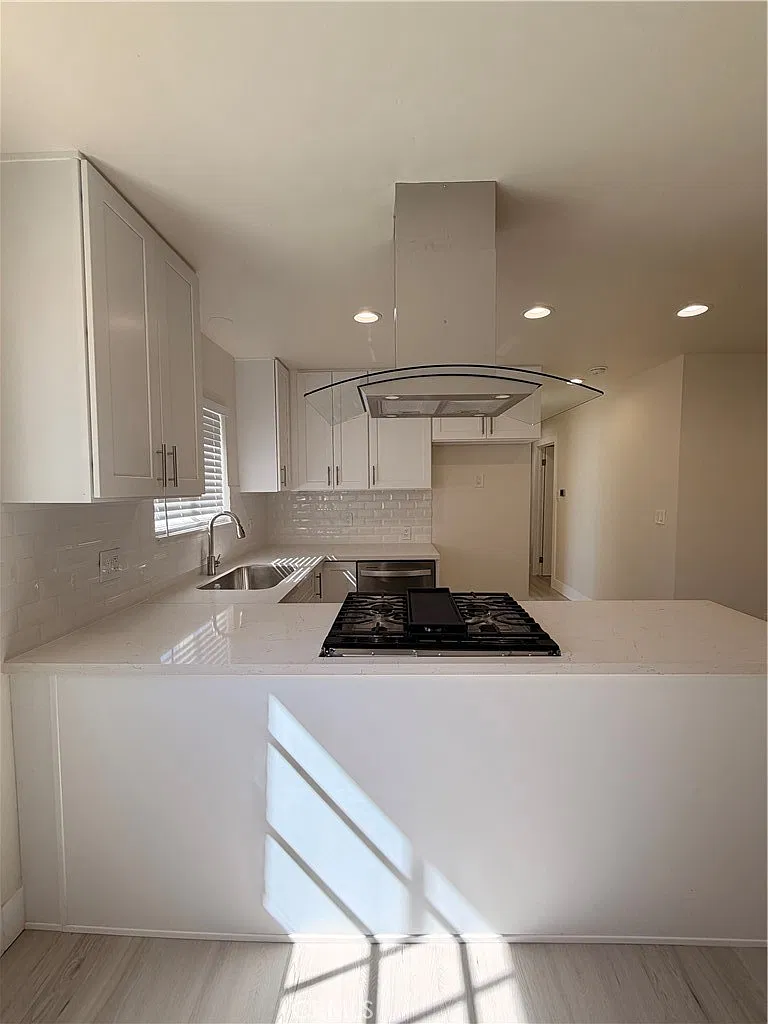 3 bed, 2.5 bath, 1500 sqft, $4,200 — Photo 2