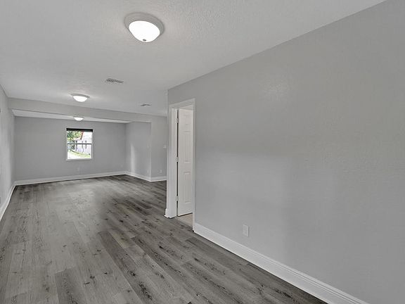 5th image of 1407 E Jean St