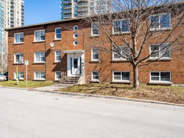 15 Lenore Pl #9, Ottawa, ON K1L 7X8