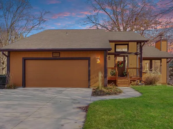 9131 Darnell St, Lenexa, KS 66215