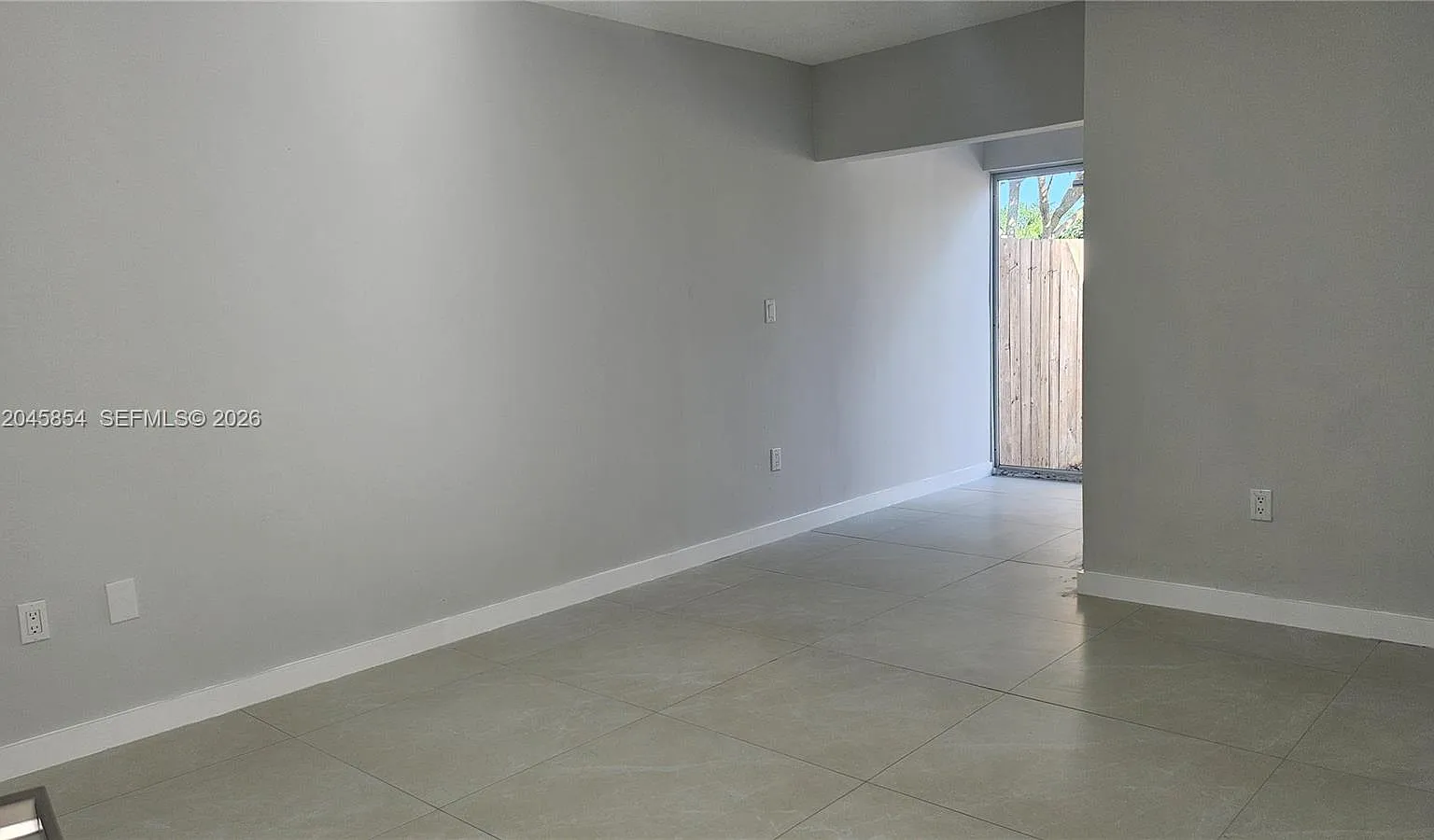 3 bed, 1318 sqft, $3,100 — Photo 4