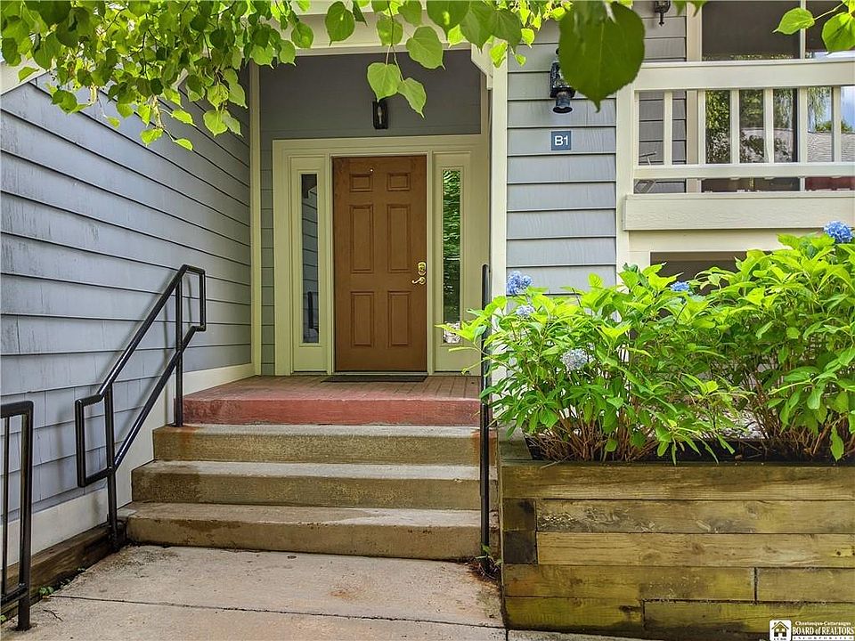 1st image of 20 Elm Ln #B1