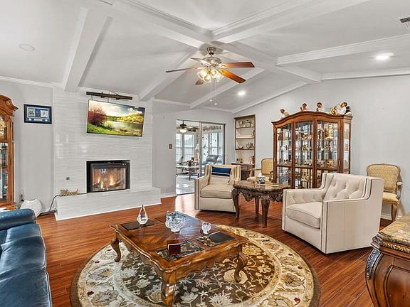 3rd image of 17 W Heatherwood Dr