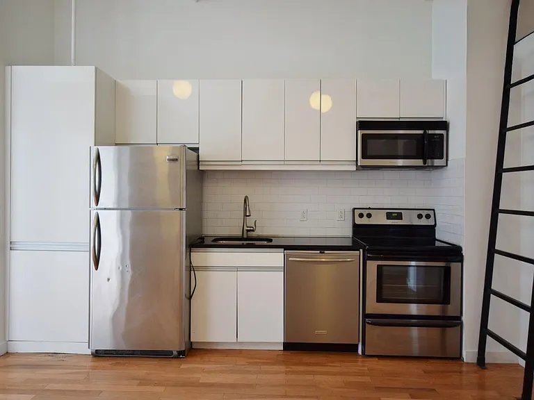 44 Berry St #3I — Photo 2