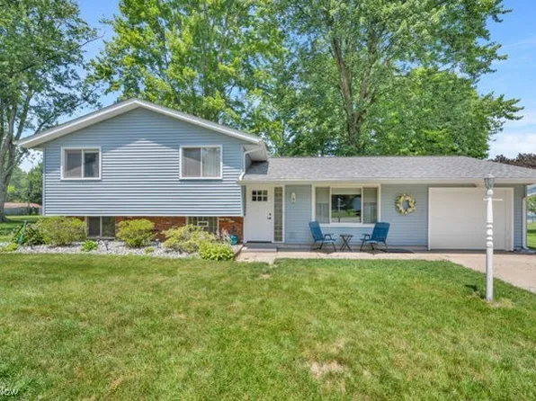 2220 Brighton Pl, Madison, OH 44057