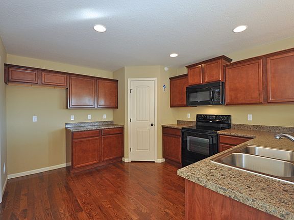 Kensington Farms Manor Kitchen