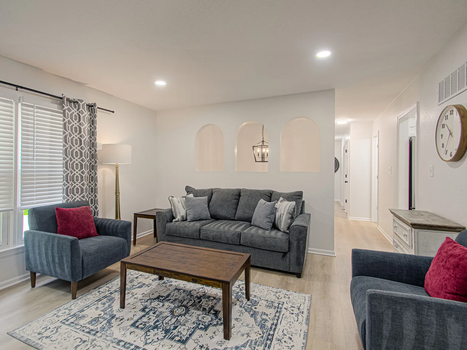4 bed, 3.5 bath, 2400 sqft, $4,900 — Photo 3
