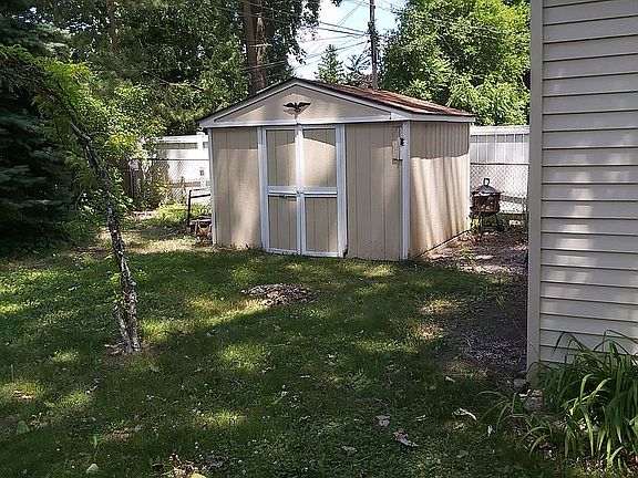 3rd image of 1022 Canterbury Dr