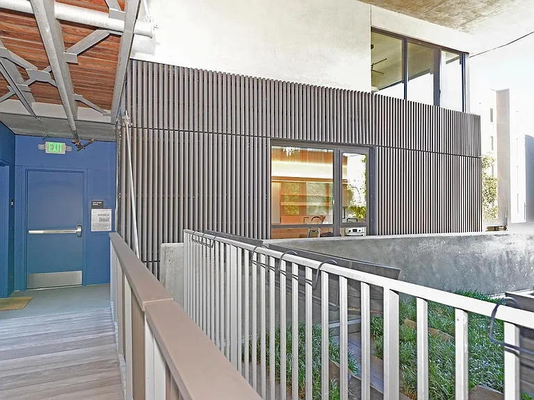 400 Grove St — Photo 17