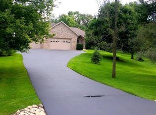 8529 Country View Ln, Burlington, WI 53105