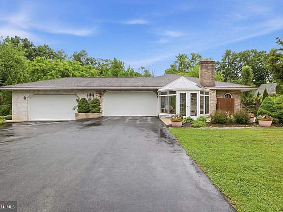 4th image of 22 Burnside Dr
