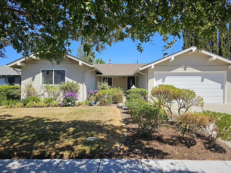 3432 Elaine Dr — Photo 1