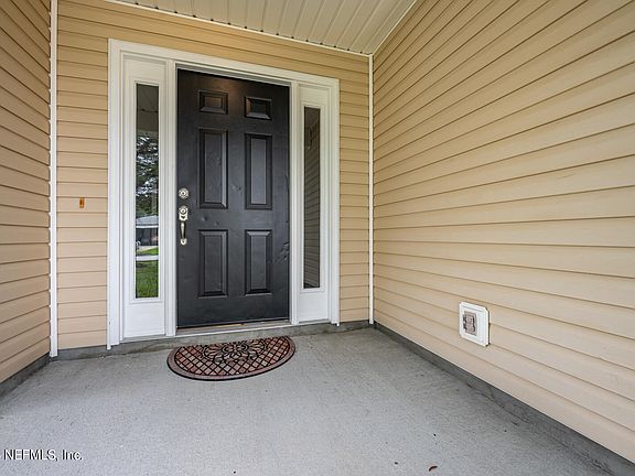 3rd image of 2134 WILLESDON Drive W