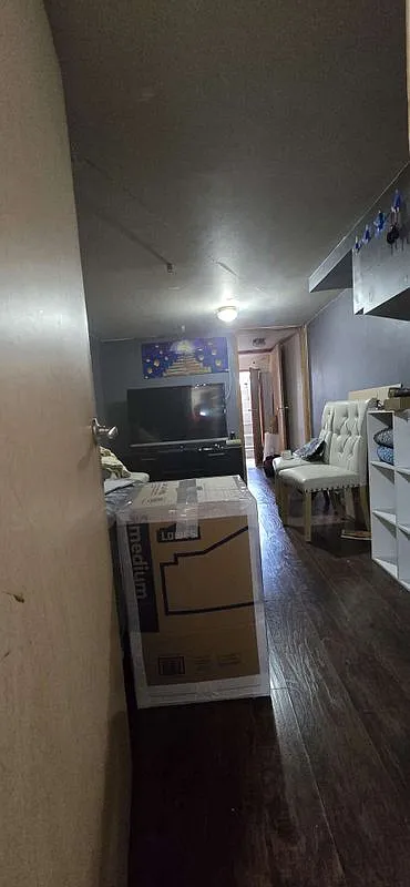 3 bed, 1.0 bath, 800 sqft, $2,300 — Photo 3
