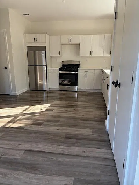 1 bed, 893 sqft, $1,950 — Photo 2