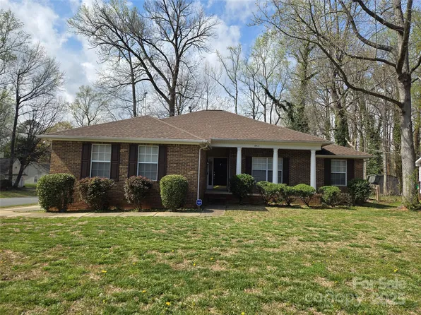 8411 Rhian Brook Ln, Charlotte, NC 28216