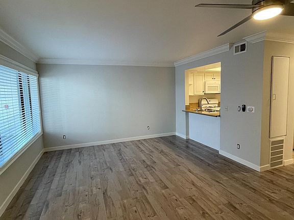 2nd image of 2250 N Niagara St #117