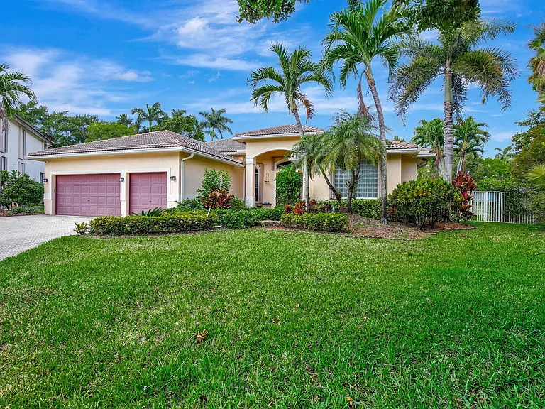 4070 Sanderling Ln — Photo 1