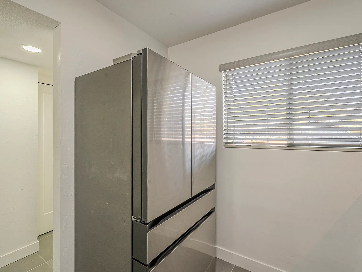2 bed, 1.5 bath, 1005 sqft, $2,500 — Photo 2