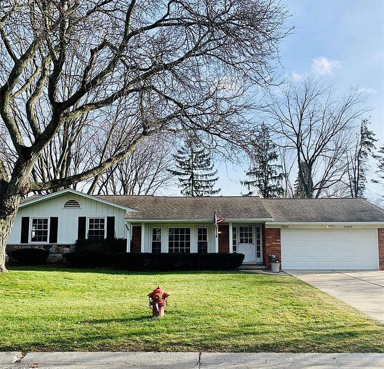 1st image of 30072 Club House Ln
