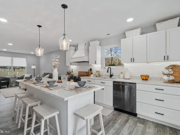3335 Thomas Point Rd, Annapolis, MD 21403