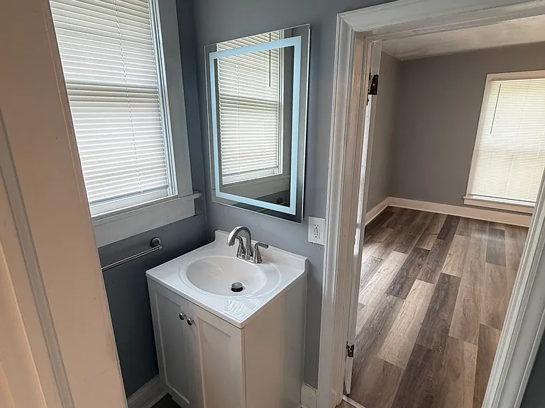 1517 Commercial St — Photo 13