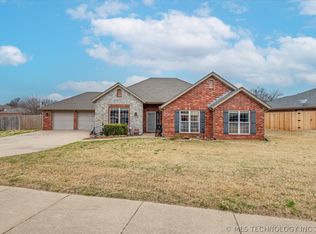 5712 Hazel Rd, Bartlesville, OK 74006