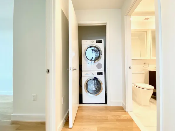 409 Eastern Parkway image 6 of 20