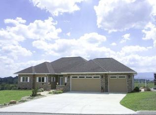 121 Golf View Blvd, Dandridge, TN 37725