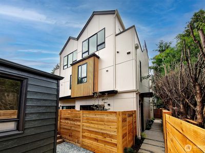 8733 13th Avenue NW #B, Seattle, WA, 98117