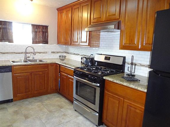 2nd image of 417 E Shields Ave