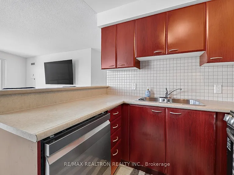 36 Lee Centre Dr #3111 — Photo 17